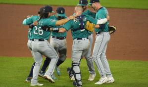Teoscar y Marineros castigan a Orioles con 7 carreras en la 8va y ganan 13-1