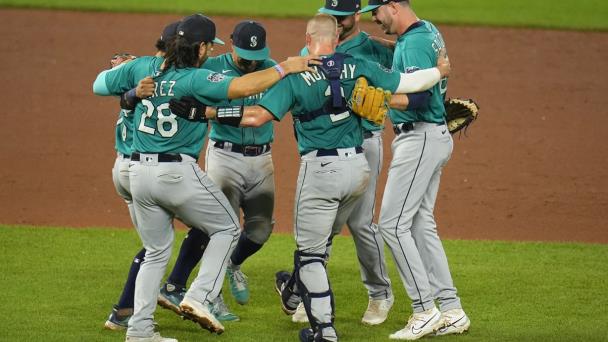 Teoscar y Marineros castigan a Orioles con 7 carreras en la 8va y ganan 13-1