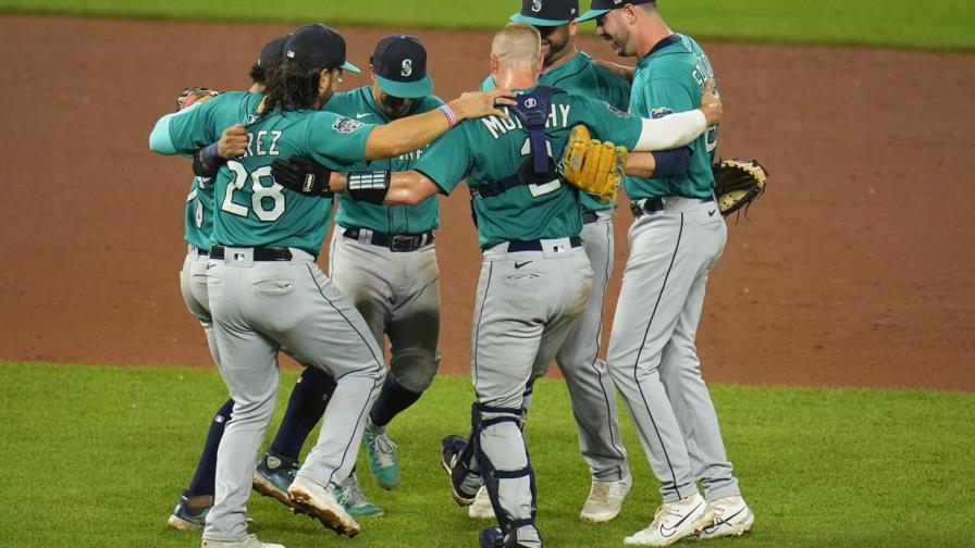 Teoscar y Marineros castigan a Orioles con 7 carreras en la 8va y ganan 13-1