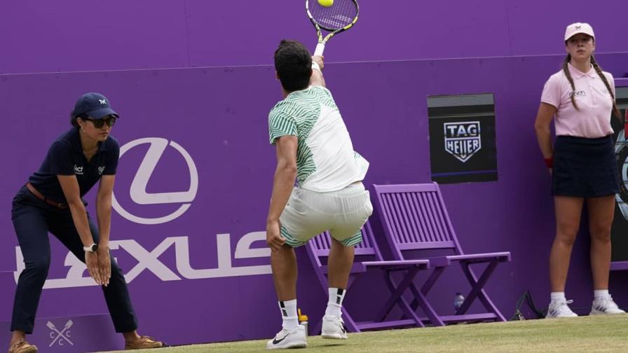 Alcaraz avanza a la final en Queens Club y busca recuperar el sitio de honor del ranking