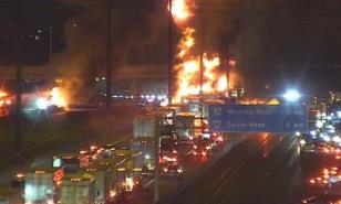 VIDEO | Catastrófico accidente provoca explosión y caos en la autopista 401 cerca de Toronto dejando dos muertos