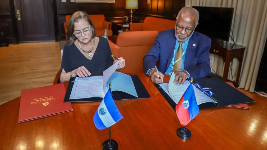 El Salvador firma acuerdo para instalar oficina de ayuda en Haití El Salvador firma acuerdo para instalar oficina de ayuda en Haití
