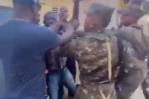 Acusan militares de golpear abogado que habrían confundido con un haitiano