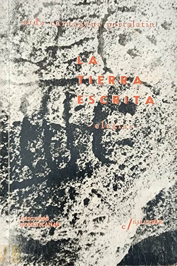 Aída Cartagena Portalatín, Ediciones Brigadas Dominicanas, 1967, 95 págs. “…lloran por las tres hermanas/ que el Jinete de la Muerte/ lanzó en Noviembre al abismo/En un caballo de hierro/ viajó esa noche la muerte/ El Jinete era el Tirano/ ¡Música, tambor, bandera!/ ¡No muere la libertad!/ Levantadas para siempre/ cayeron mártires: PATRIA/ MINERVA, MARÍA TERESA”.