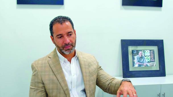 La inflación afectó las emisiones de acciones y dilató la salida de César Iglesias