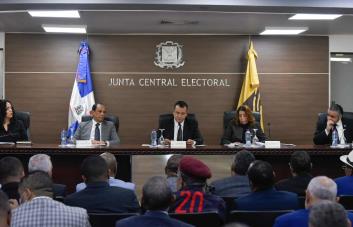 Las 34 organizaciones políticas que depositaron las candidaturas reservadas ante JCE