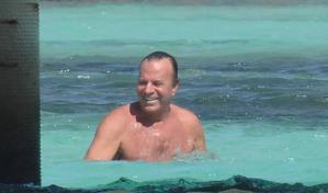 Julio Iglesias vive una vida muy tranquila en Punta Cana, asegura su hijo