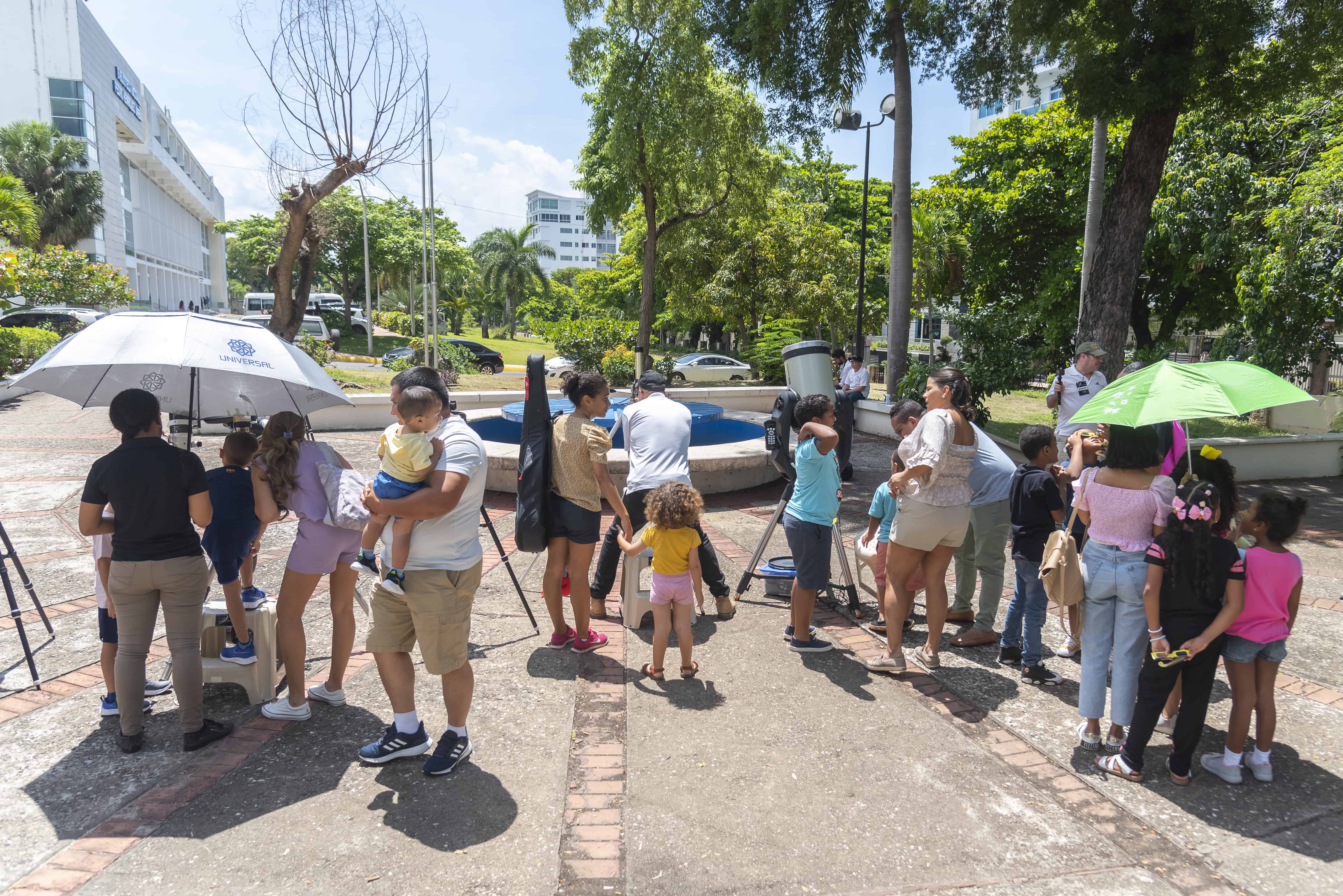 Había más niños que adultos en la actividad.