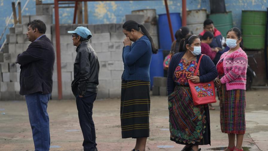 Guatemala comienza el conteo de votos tras el cierre de urnas en elecciones presidenciales