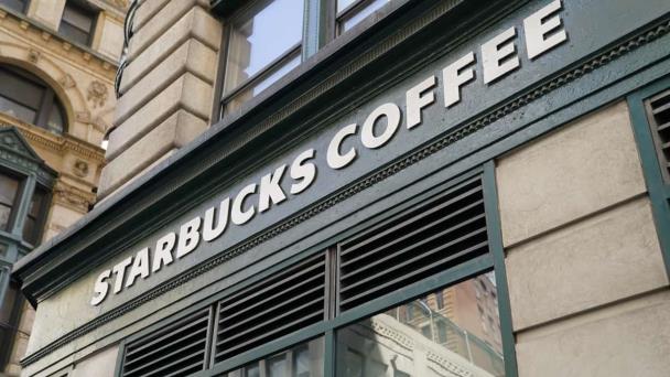 Huelgas de los empleados de Starbucks por Orgullo LGBTQ+ cierran 21 tiendas de EE.UU.