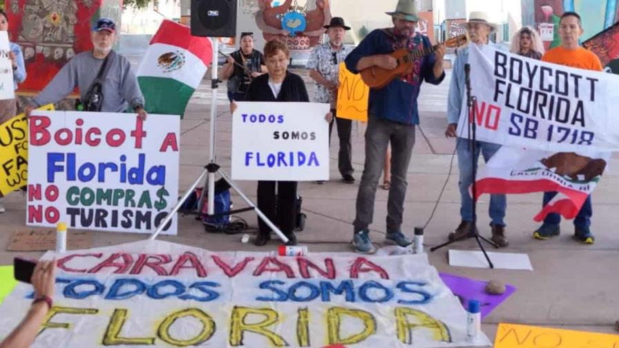 Caravana sale de California para "educar" sobre políticas antiinmigrantes de Ron DeSantis