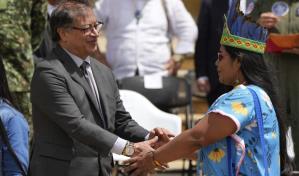 Gustavo Petro condecora a 86 personas por rescate de los ni&ntilde;os que estuvieron 40 d&iacute;as en la selva