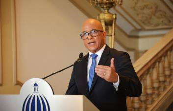 Aunque defiende ley DNI, el Gobierno dice que acatará lo que decida el Tribunal Constitucional