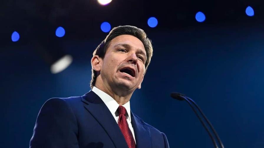 DeSantis promete eliminar la obtención de la ciudadanía por nacimiento para hijos de migrantes