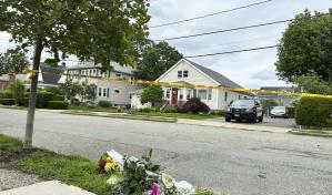 Hombre acusado de apuñalar a pareja que celebraba sus bodas de oro se declara inocente