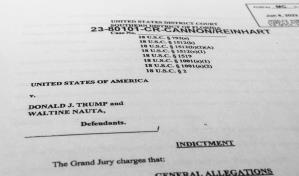 Mayordomo de Trump será imputado en caso de documentos clasificados