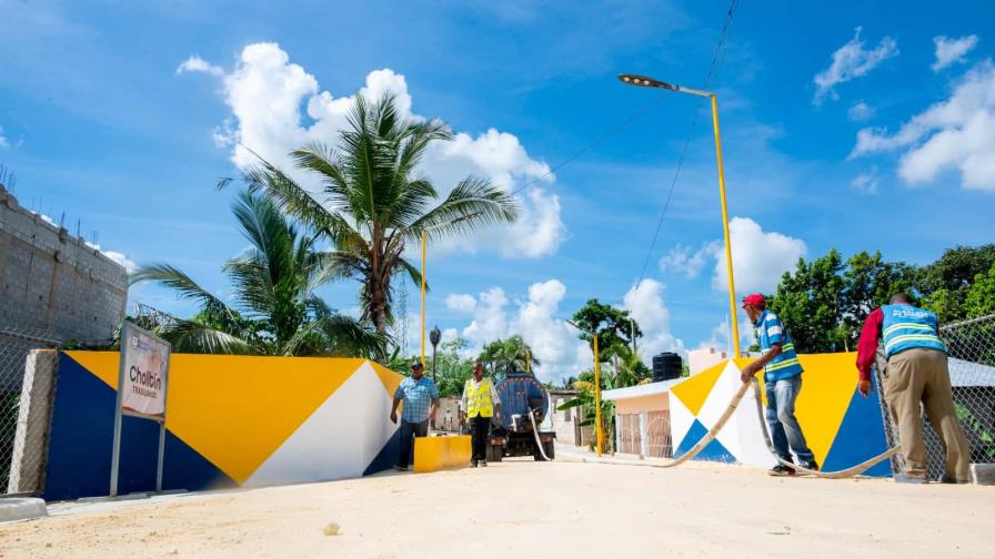 Alcaldía inaugura puente que une los sectores San Pedro y Villa Cristal, en Higüey