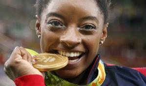 Simone Biles volverá a competir en agosto por primera desde Juegos de Tokio