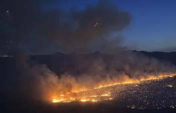 Más de mil personas evacuadas por incendio forestal en Arizona