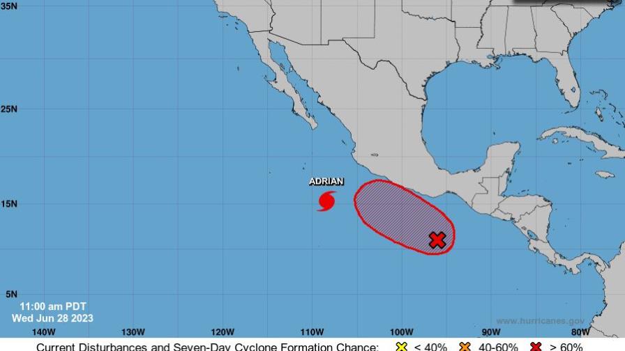 El huracán Adrián se aleja paulatinamente de las costas mexicanas