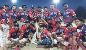Policías de Puerto Rico y equipos dominicanos participan en Carnaval de Softball en San Juan