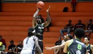 Soles borraron desventaja de 25 y vencieron sin Suero a Titanes