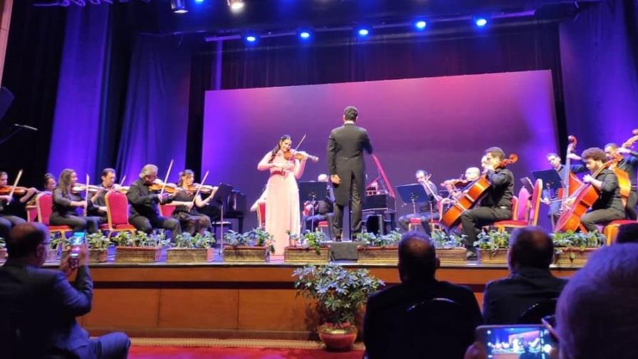 Aisha Syed encanta a Egipto en concierto de la Embajada de RD