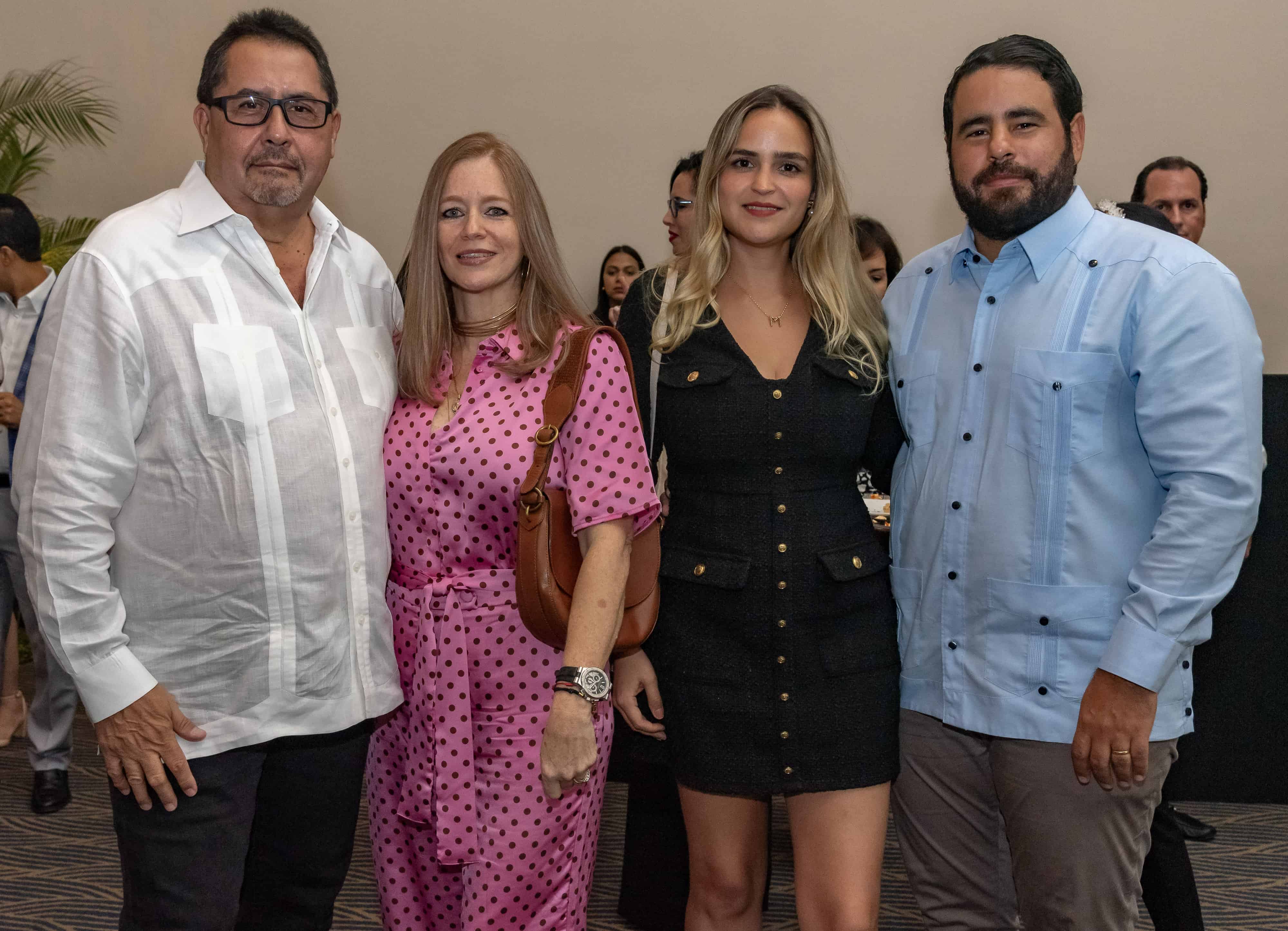 Rafael Panamá, Keyla Guerra, Laura Gonzádez de Valdez y Francisco Valdez. 