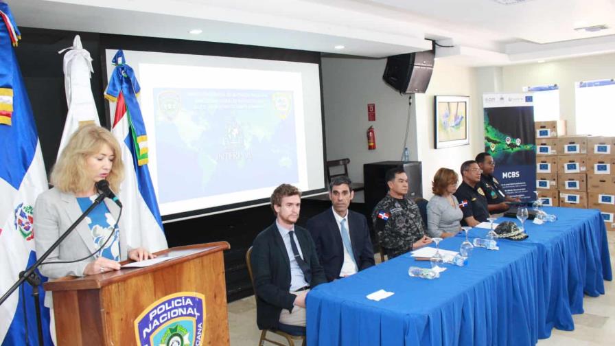 Policía Nacional recibe equipos para combatir el crimen trasnacional