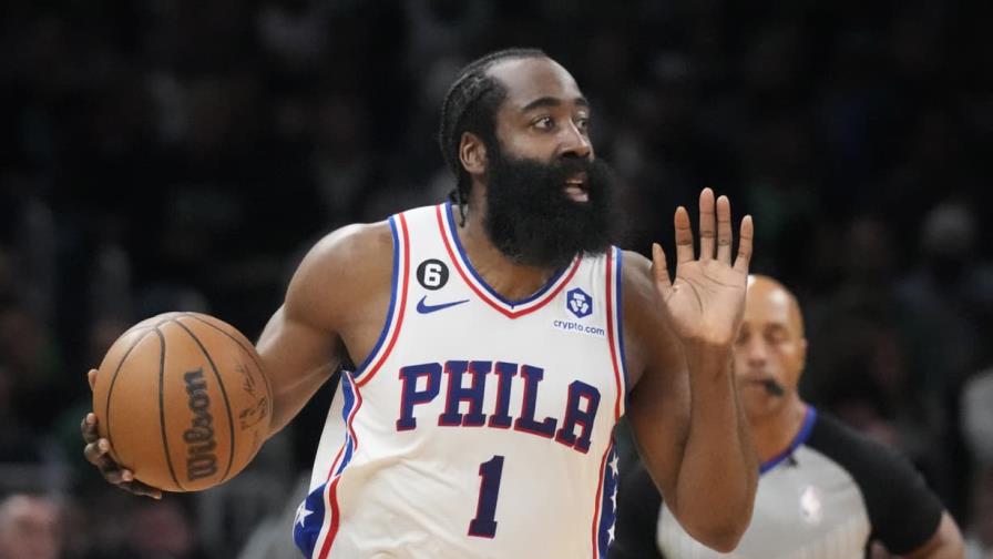 Harden opta por su opción de contrato con los 76ers