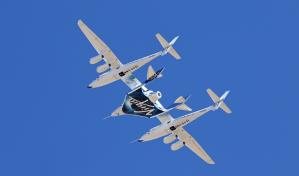 Virgin Galactic lleva con éxito a sus primeros clientes al espacio