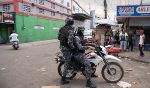 Dos policías bajo investigación por muerte de adolescente en Boca Chica