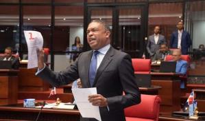 Yván Lorenzo seguirá como vocero del PLD en el Senado