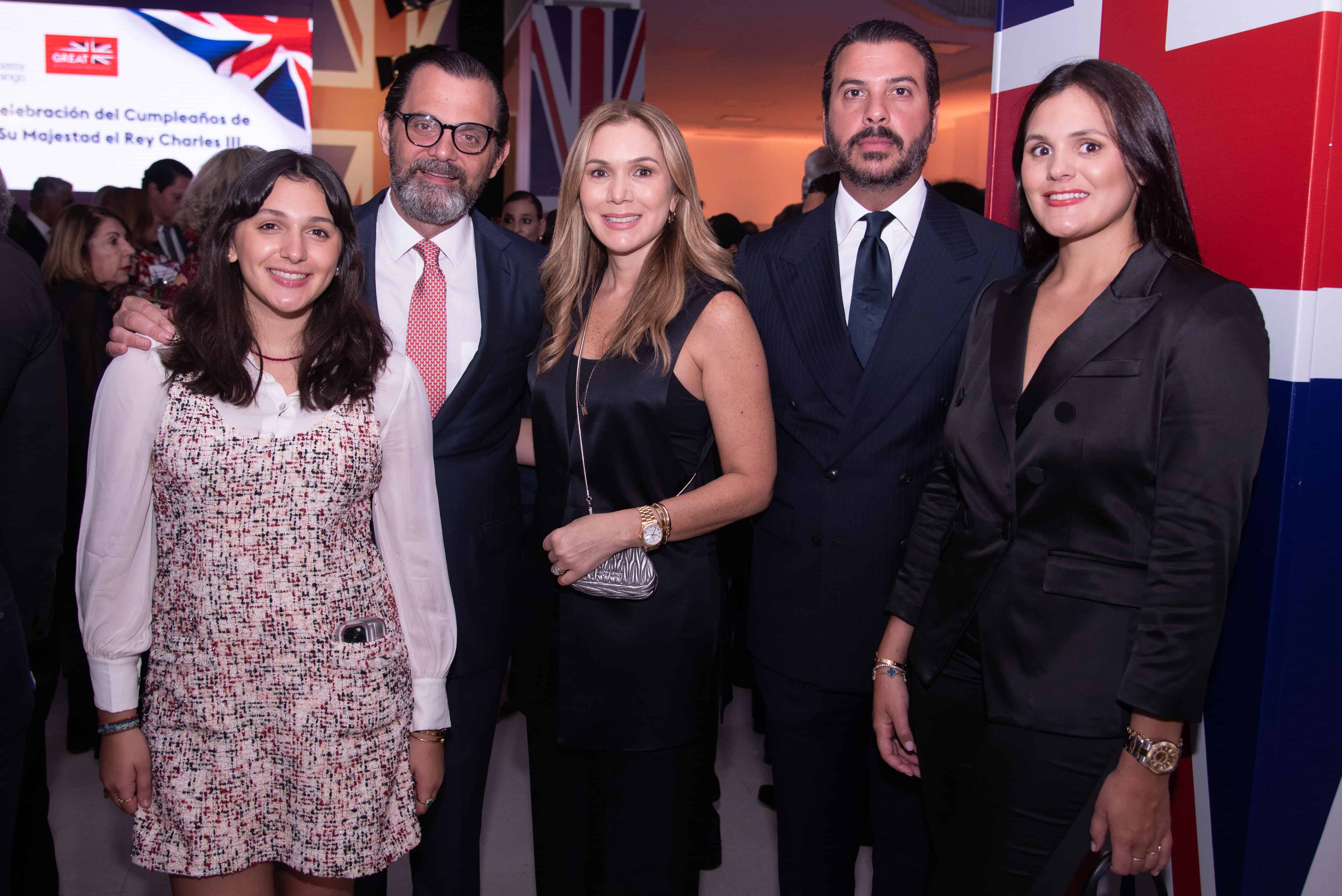 Laura Bonetti, Jose Miguel Bonetti, María Isabel Terán de Bonetti, Christian llenas y Renée Bonetti.