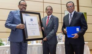 Entregan Premio Biblioteca Nacional de Literatura Infantil a Miguel Phipps Cueto