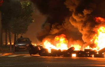 Cientos de detenidos en tercera noche de disturbios en Francia por joven baleado
