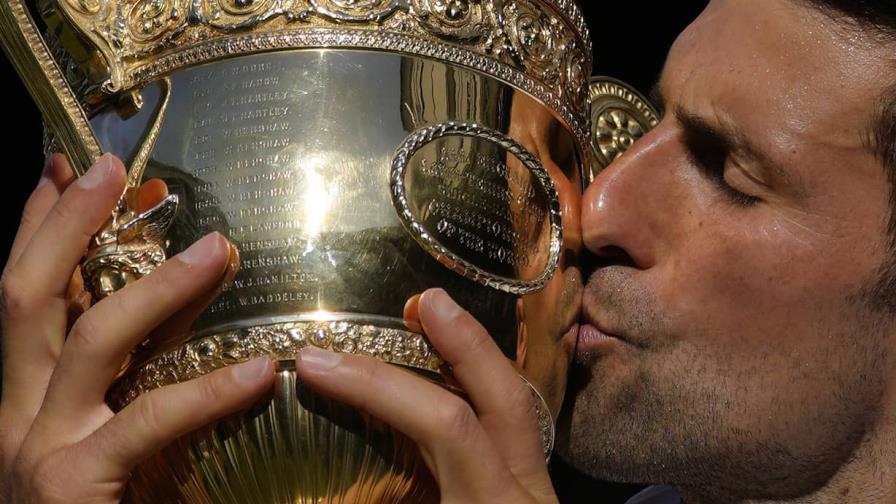 Novak Djokovic sale en busca de su 8vo título de Wimbledon y el 24to Grand Slam