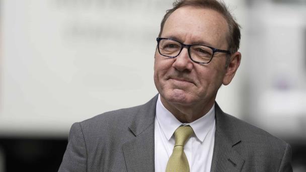 Fiscalía británica describe al actor Kevin Spacey como un acosador sexual