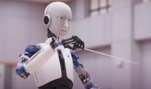 Un robot director de orquesta lleva la batuta en un concierto en Corea del Sur