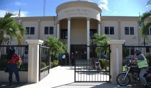 Se querellan contra militares agredieron abogado en Mao al confundirlo con haitiano