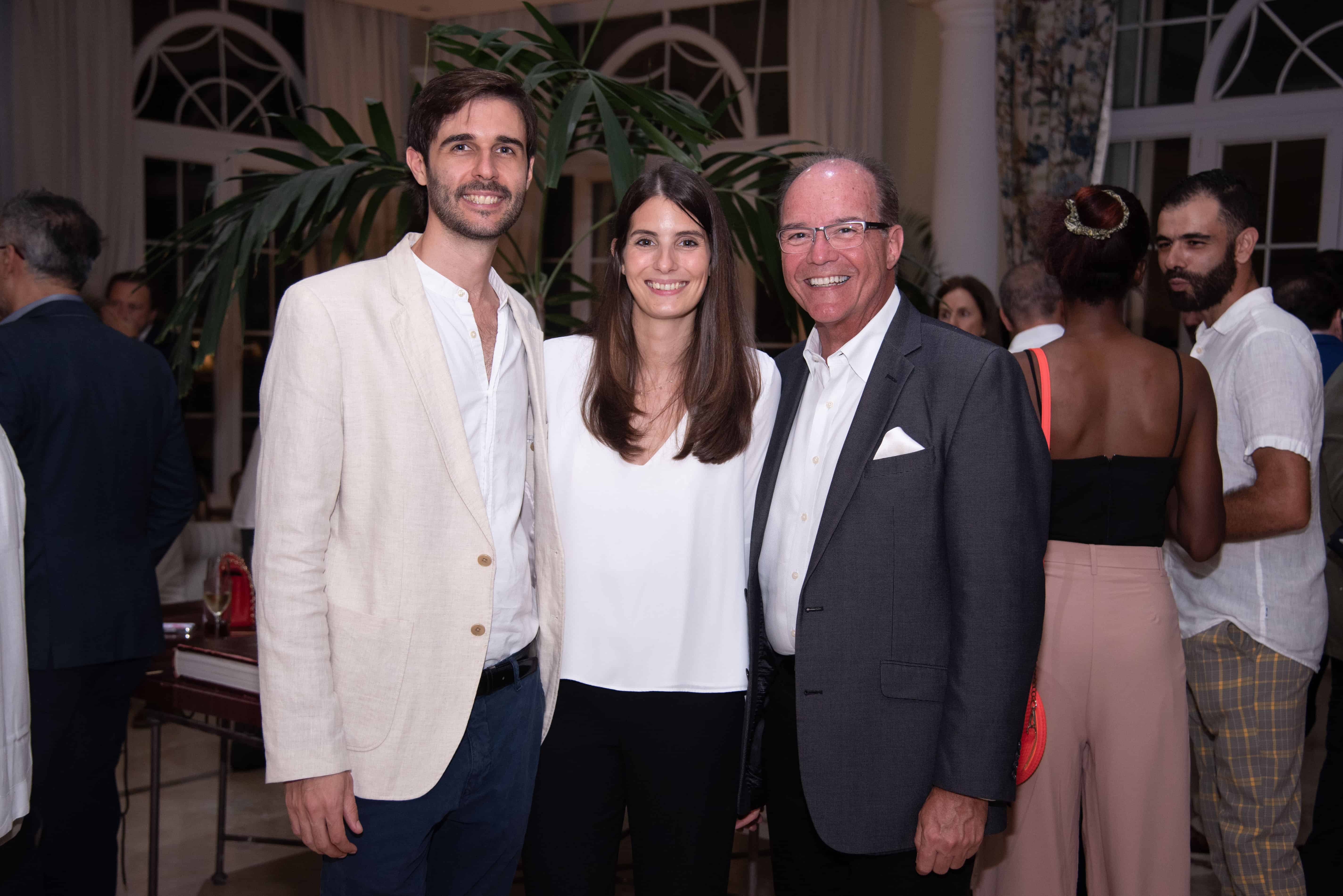 Andres Rodríguez, Elvira de Rodríguez y Dr. Javier González del Rey.