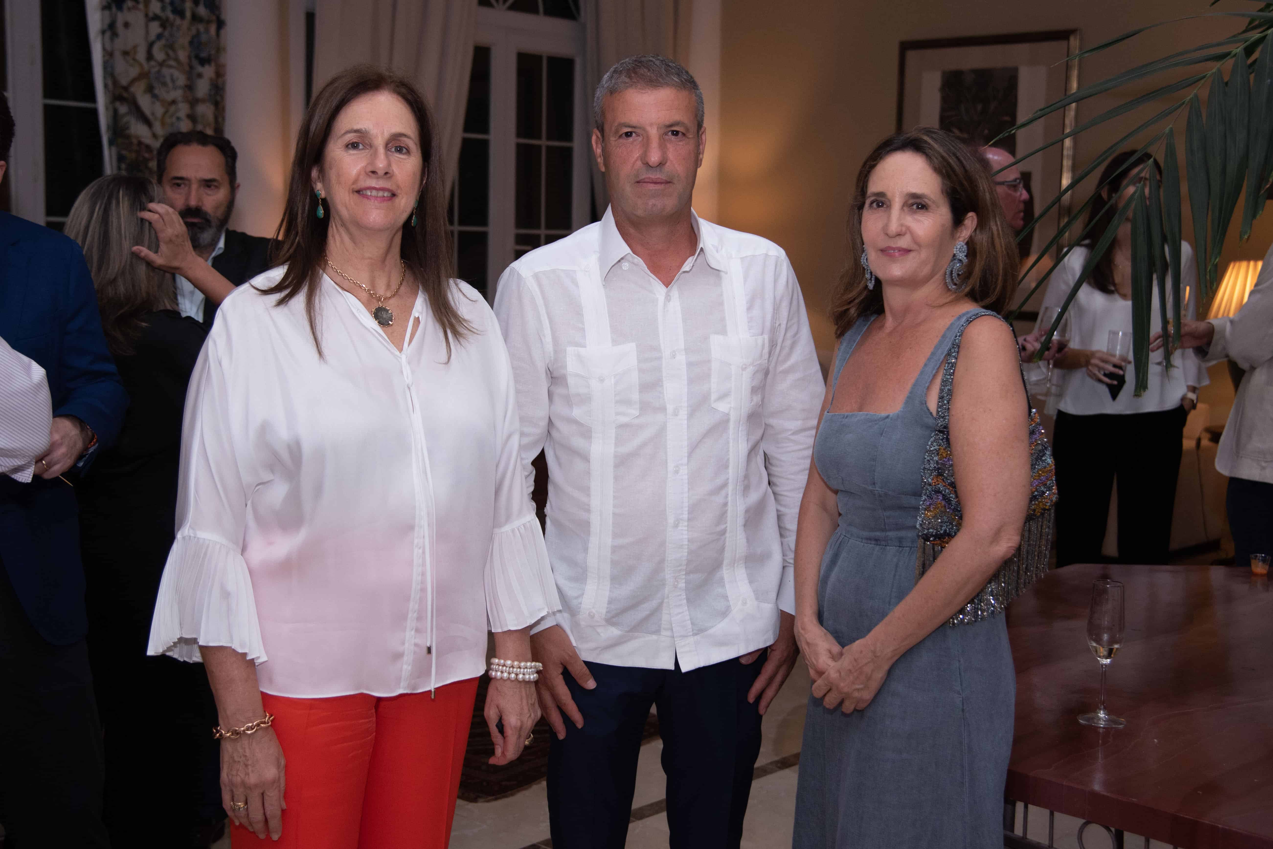 Nuria Gurpegui, Walid Abassi y María Henriquez de Luna.