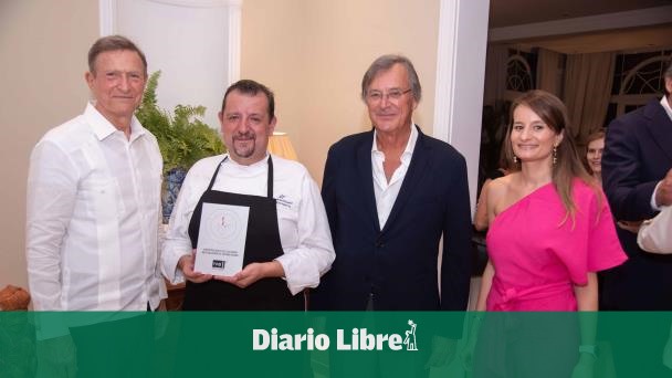 <div>Chef Alberto Martín recibe sello 