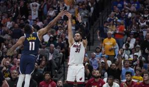 Lakers retienen a Reaves y Russell; Bucks se quedan con Lopez en segundo día de la agencia libre