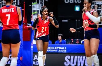 Las Reinas del Caribe vencen a Serbia en cinco sets