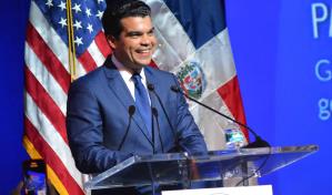 Wellington Arnaud dicta conferencia en Miami Dade College