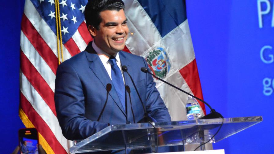 Wellington Arnaud dicta conferencia en Miami Dade College Wellington Arnaud dicta conferencia en Miami Dade College