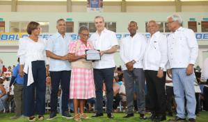 Gobierno entrega 1,280 títulos de propiedad a residentes de Sabana Grande de Boyá
