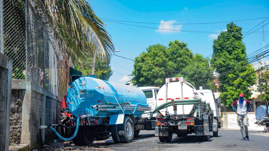Sigue el déficit de agua potable en sectores de Santo Domingo a pesar de un ligero aumento