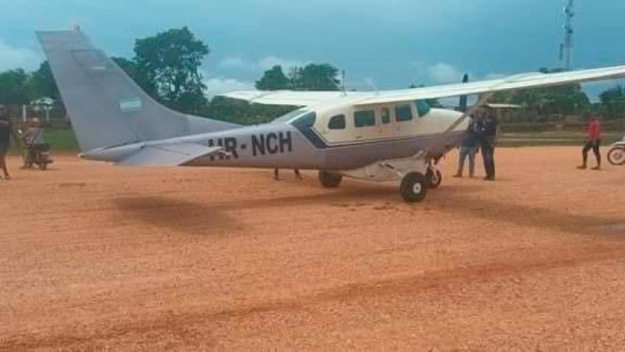 Mueren dos personas en motocicleta arrolladas por una avioneta en el Caribe de Honduras Mueren dos personas en motocicleta arrolladas por una avioneta en el Caribe de Honduras